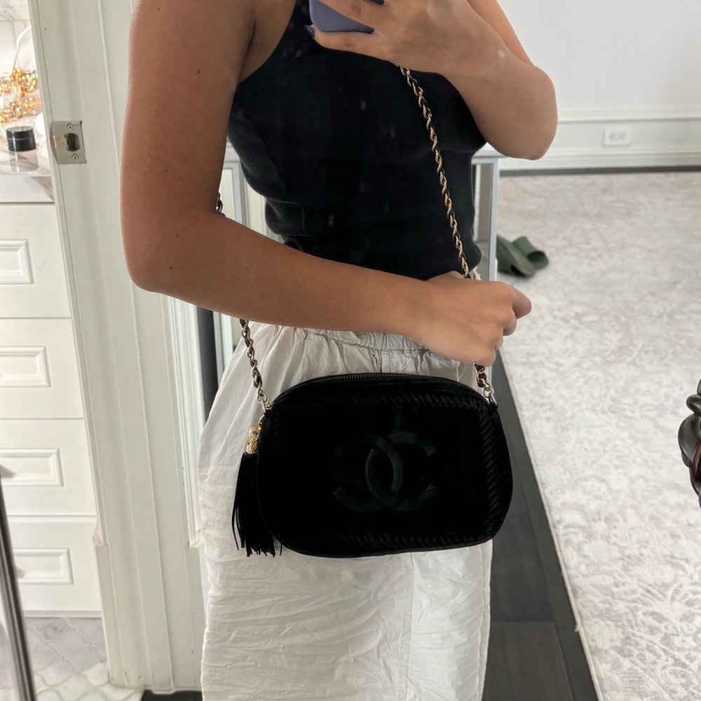 Chanel Vintage Black Suede Tassel Camera Bag - Picture 4 of 6